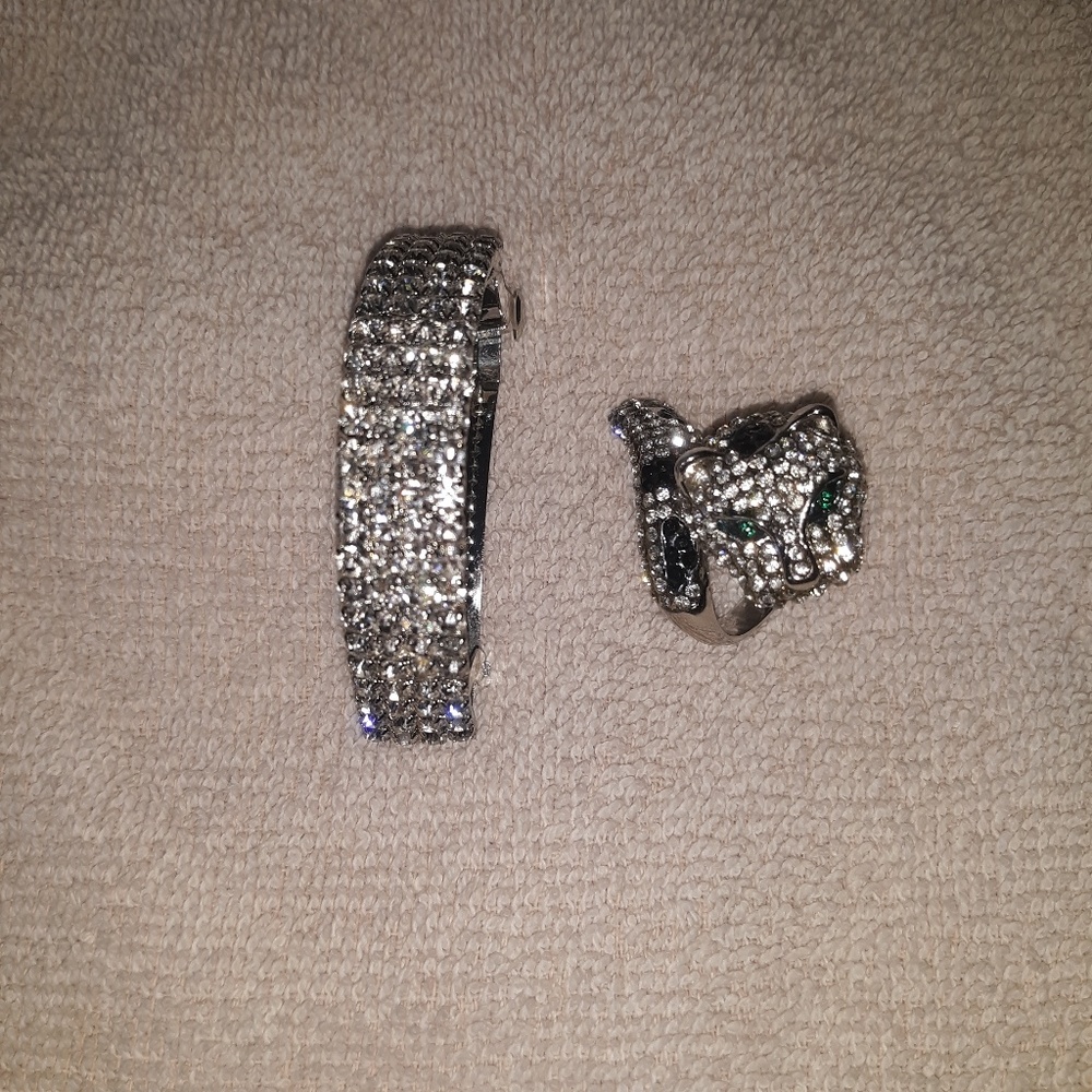 2 for $10🎀Sparling rhinestone ring and hair clip